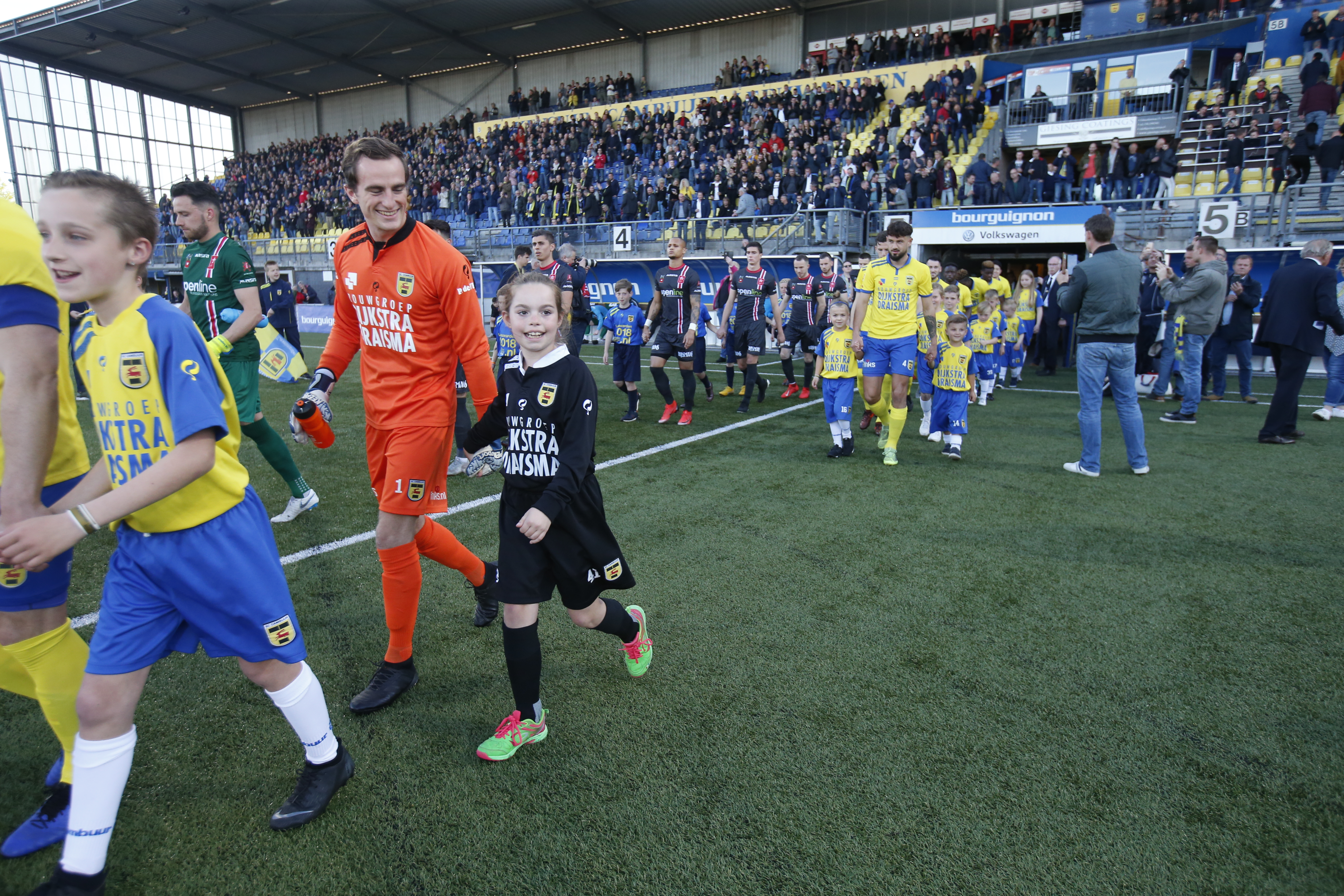 22-08-2016: Voetbal: SC Cambuur v De Graafschap : Leeuwarden line up , Jupiler League Foto: dijks fotografie